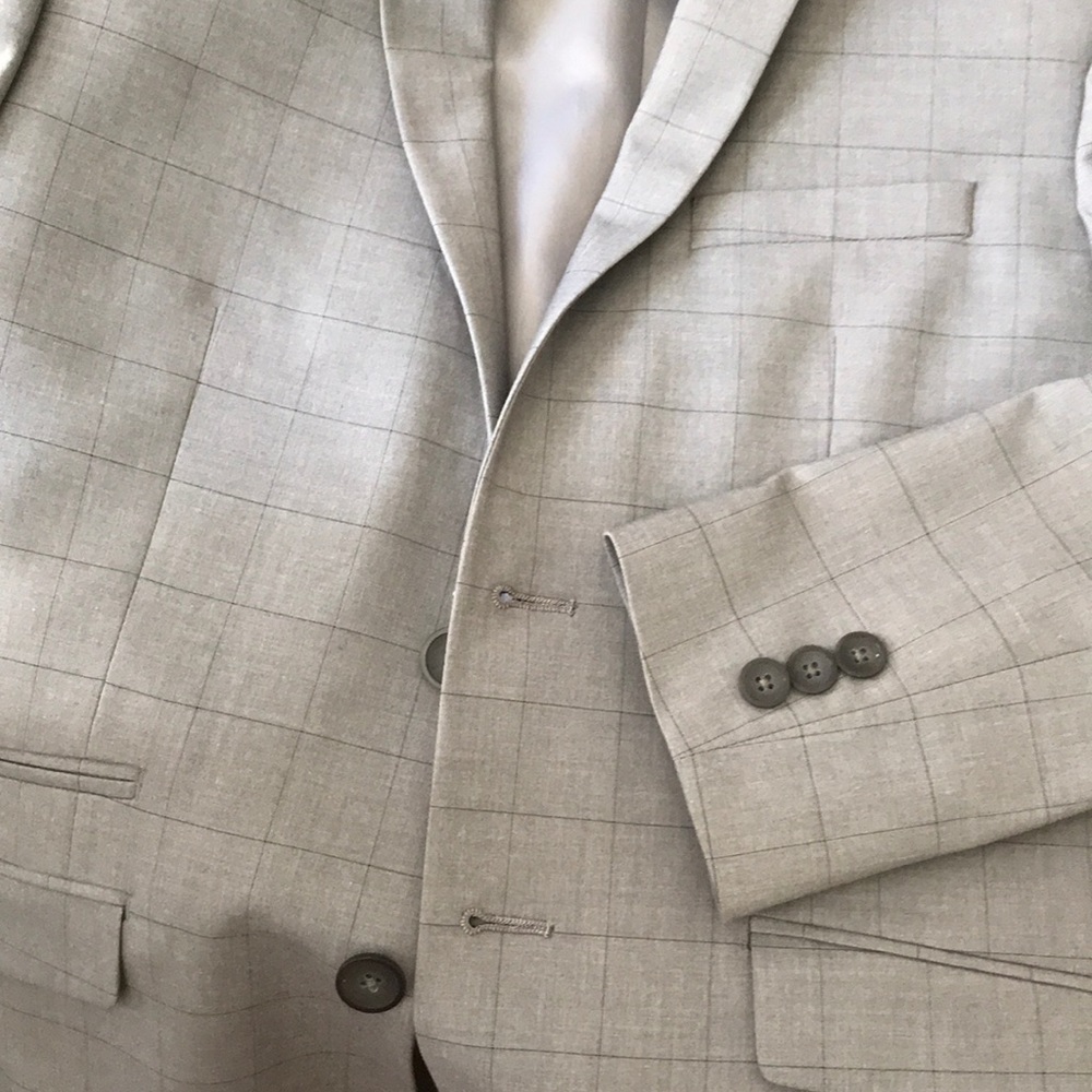 Suit - Picture 4 of 8